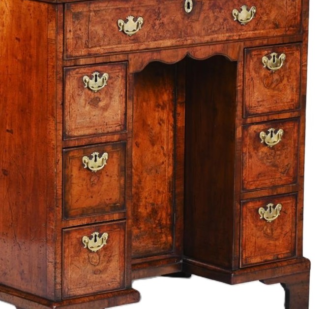 Kneehole Desks