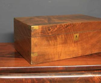 Browse antique Boxes
