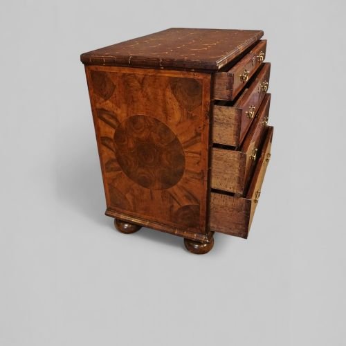 William and Mary Oyster laburnum chest