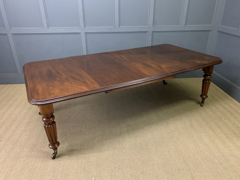 Victorian Mahogany 2 Leaf Extending Dining Table