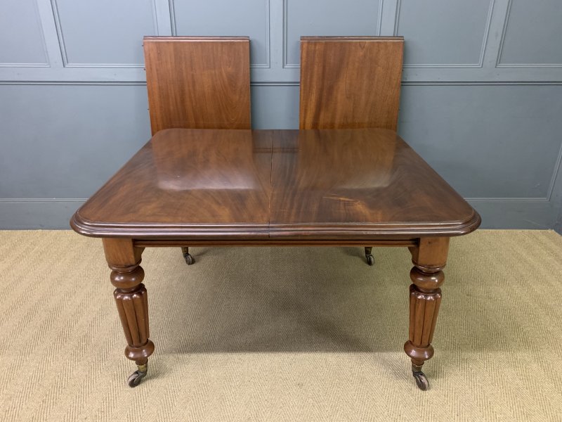 Victorian Mahogany 2 Leaf Extending Dining Table
