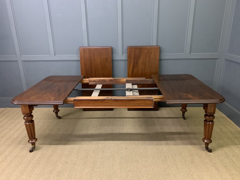 Victorian Mahogany 2 Leaf Extending Dining Table