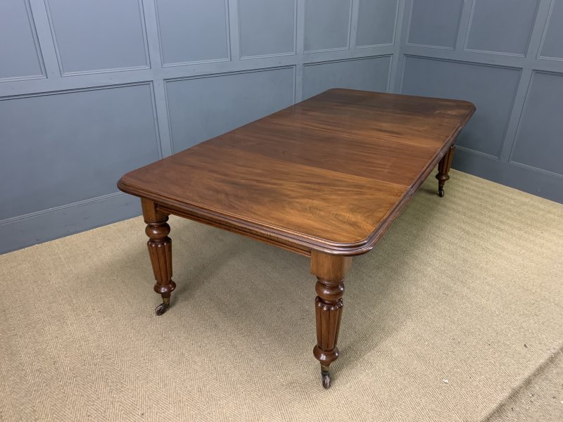 Victorian Mahogany 2 Leaf Extending Dining Table