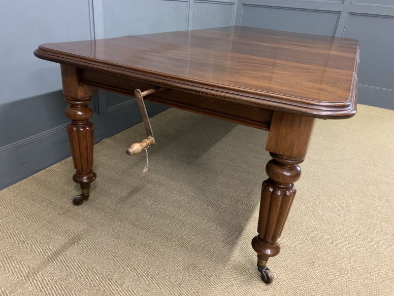 Victorian Mahogany 2 Leaf Extending Dining Table