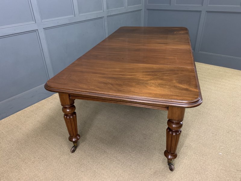 Victorian Mahogany 2 Leaf Extending Dining Table