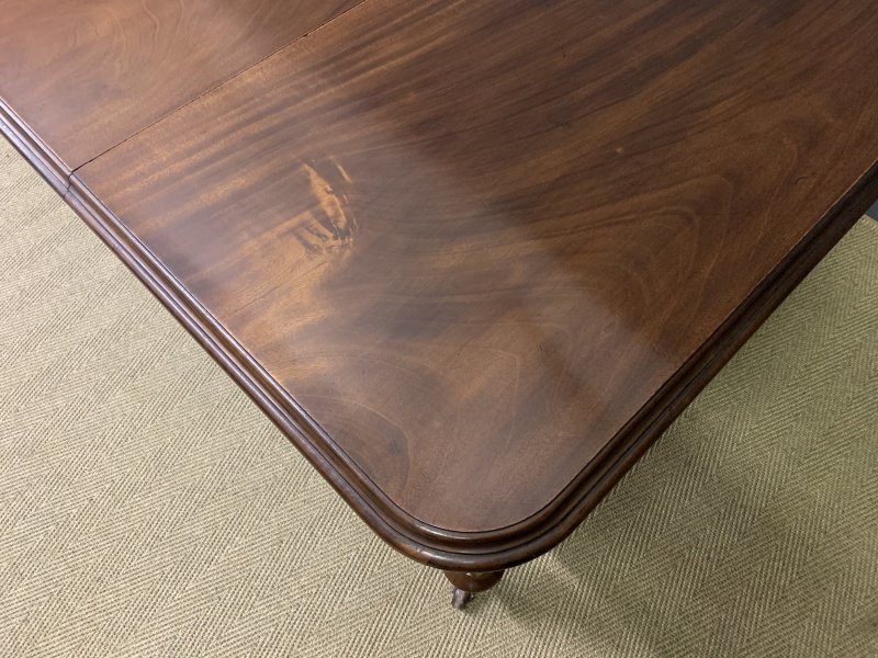 Victorian Mahogany 2 Leaf Extending Dining Table
