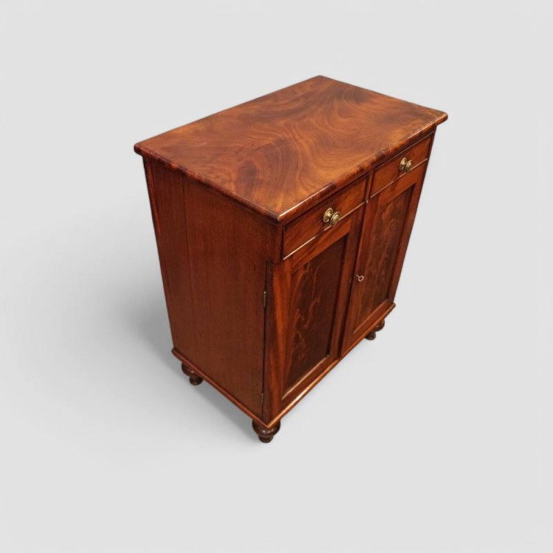 Small Victorian mahogany cupboard