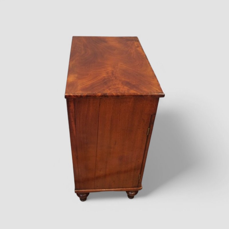 Small Victorian mahogany cupboard