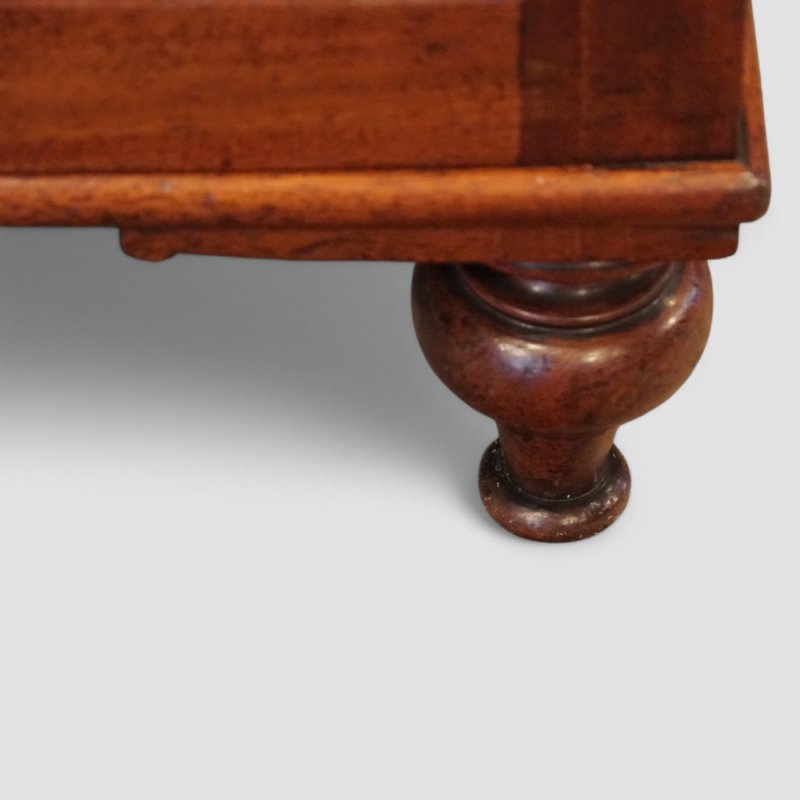 Small Victorian mahogany cupboard
