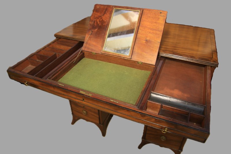 Regency Mahogany Kneehole Desk