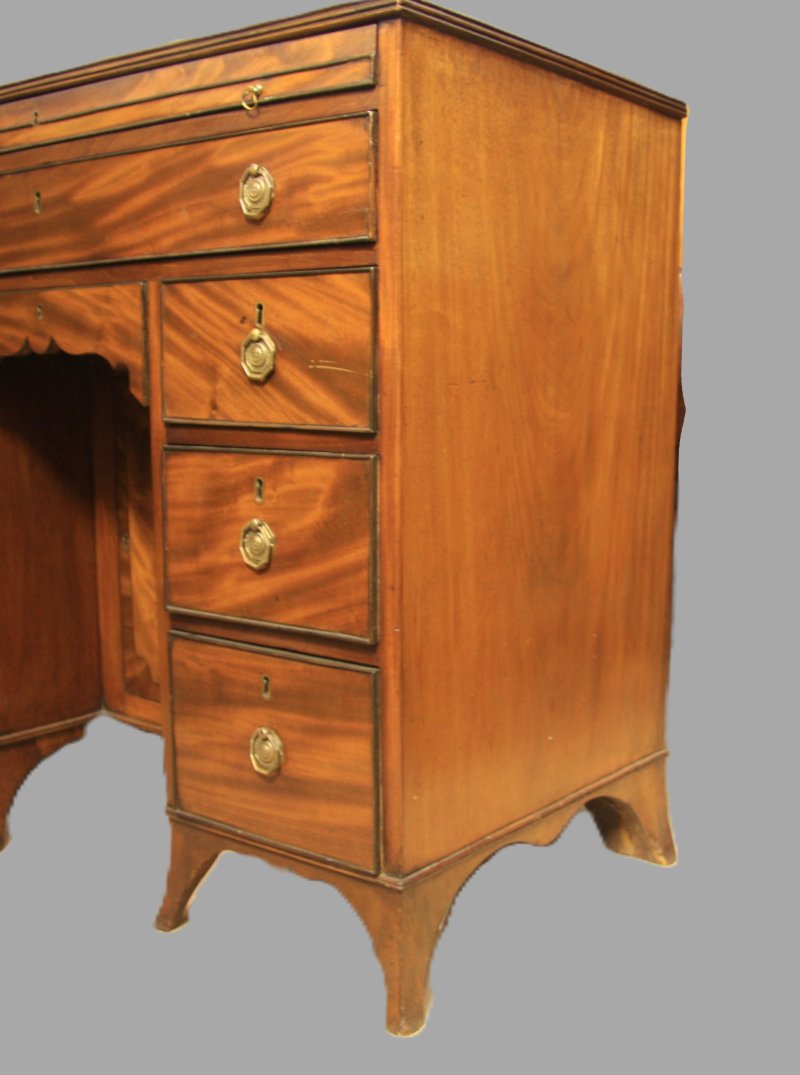 Regency Mahogany Kneehole Desk