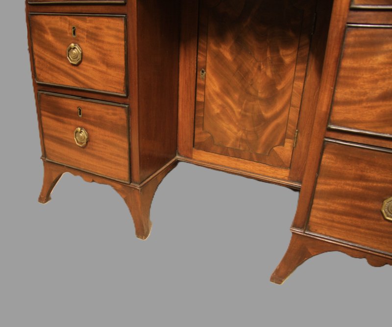 Regency Mahogany Kneehole Desk