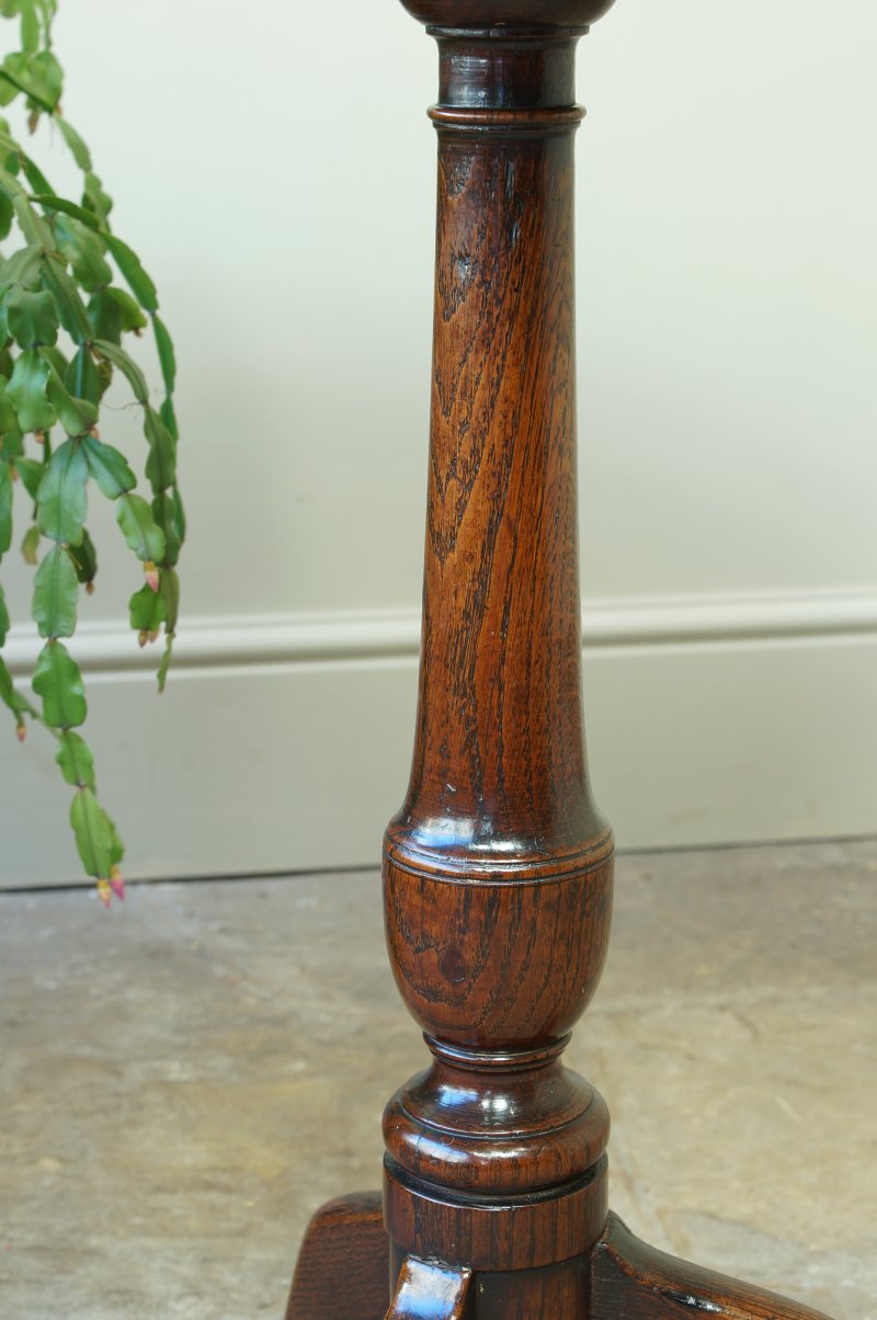 Small 18th Century Oak Tripod/ Wine / Lamp Table.