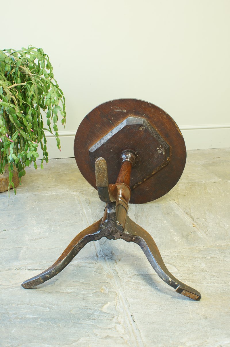 Small 18th Century Oak Tripod/ Wine / Lamp Table.