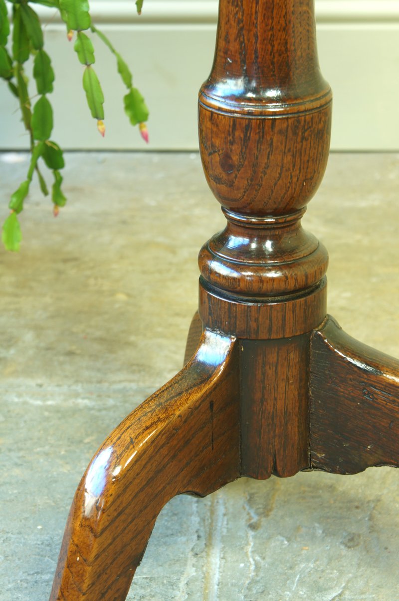 Small 18th Century Oak Tripod/ Wine / Lamp Table.