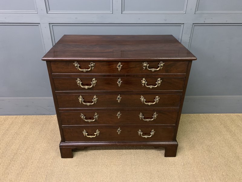 Georgian Mahogany Chest of Drawers