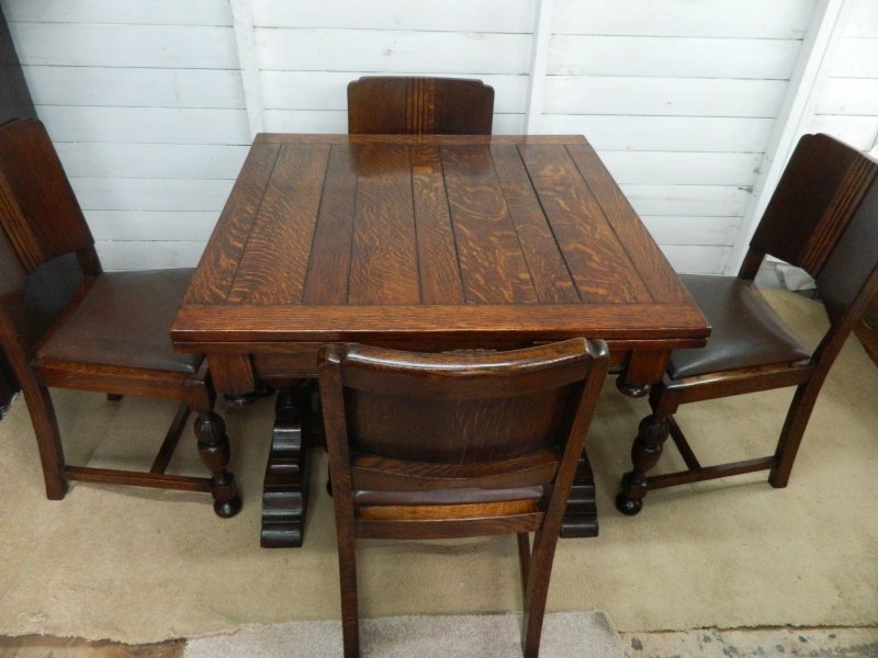 Solid Oak Refectory Extending Table and 4 Oak Chairs