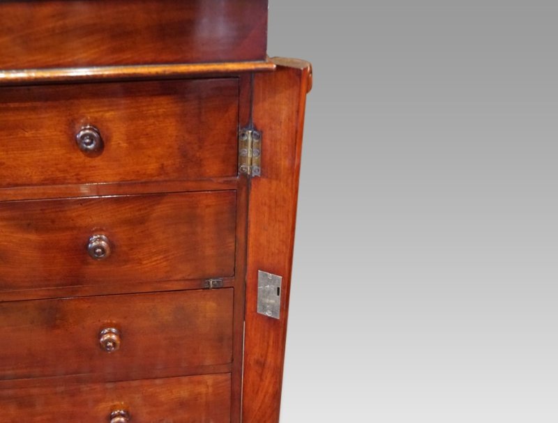 Small Victorian mahogany Wellington chest