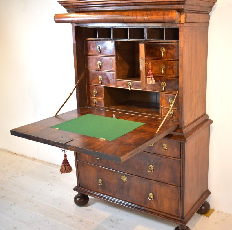 Walnut Secretaire Queen Anne