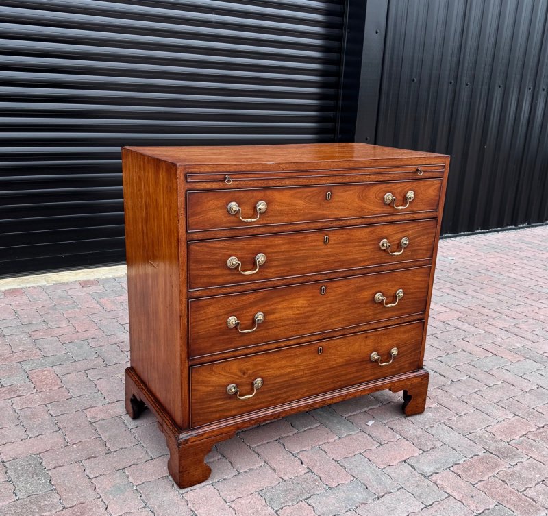 Georgian Mahogany Chest Of Drawers