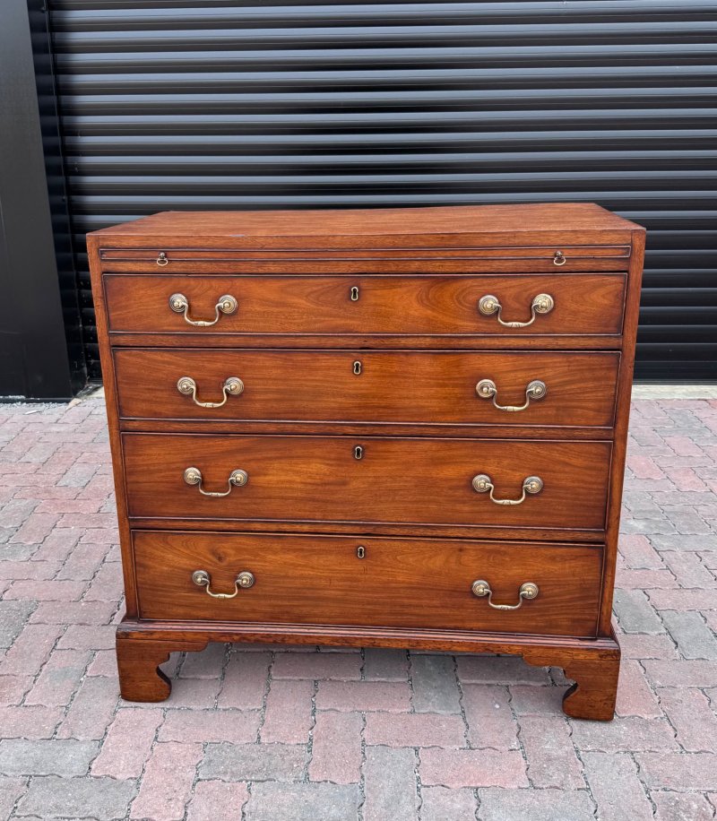 Georgian Mahogany Chest Of Drawers