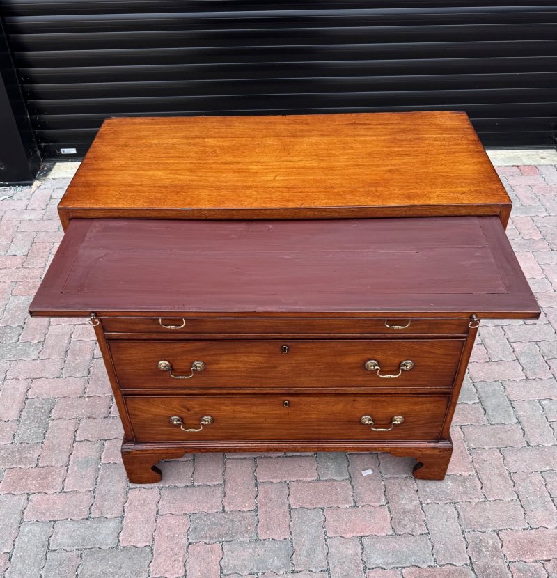 Georgian Mahogany Chest Of Drawers