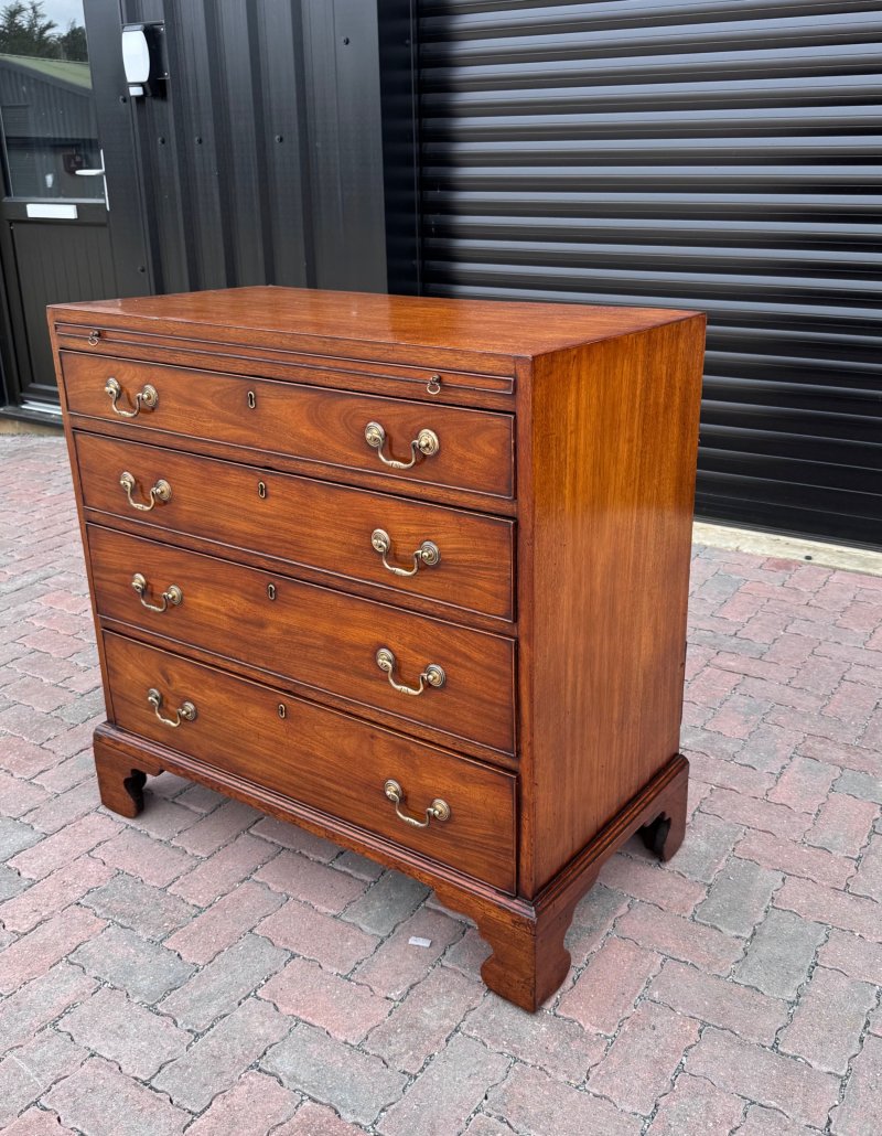 Georgian Mahogany Chest Of Drawers