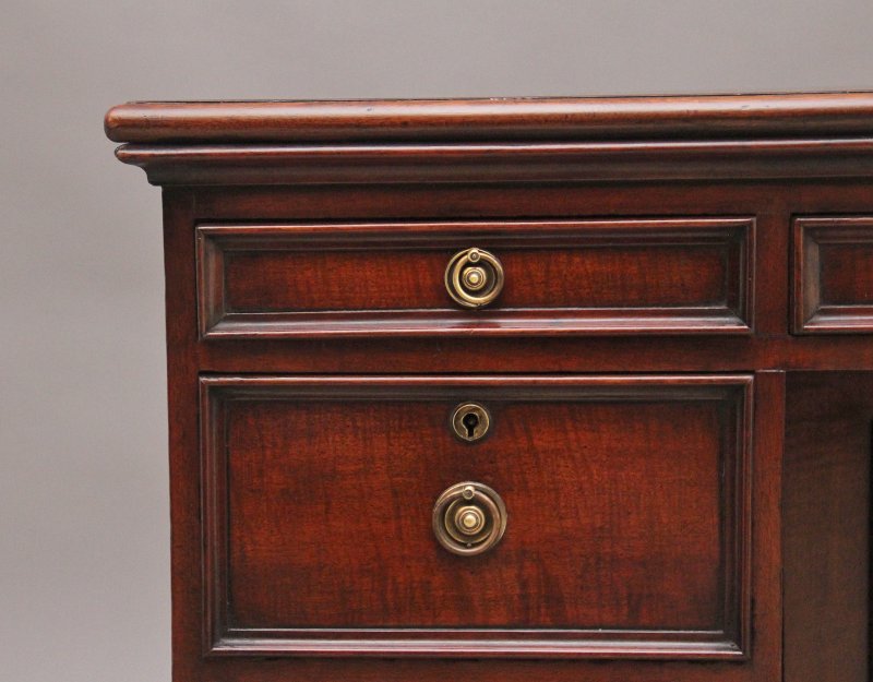 Early 19th Century Mahogany Kneehole Desk