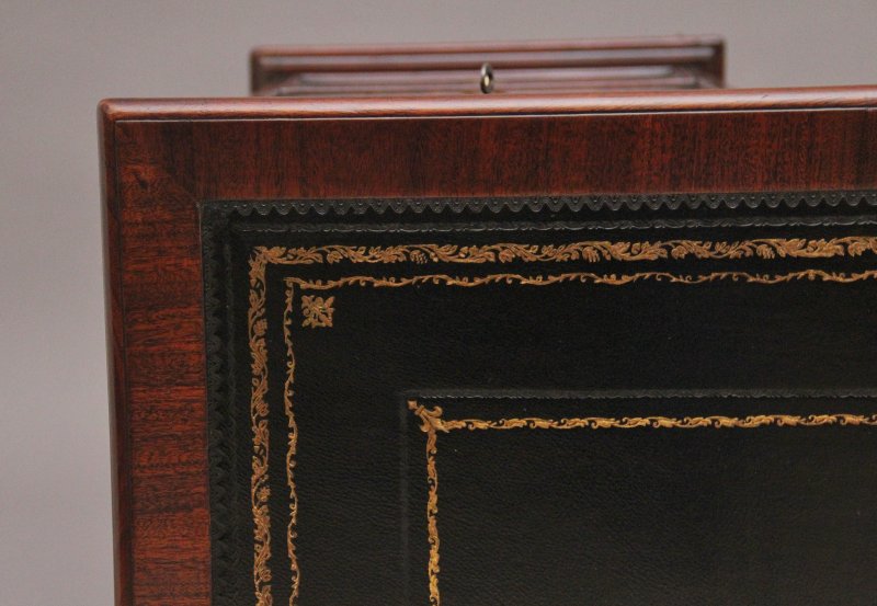Early 19th Century Mahogany Kneehole Desk