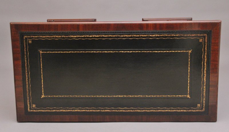 Early 19th Century Mahogany Kneehole Desk