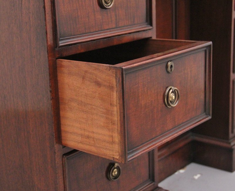 Early 19th Century Mahogany Kneehole Desk