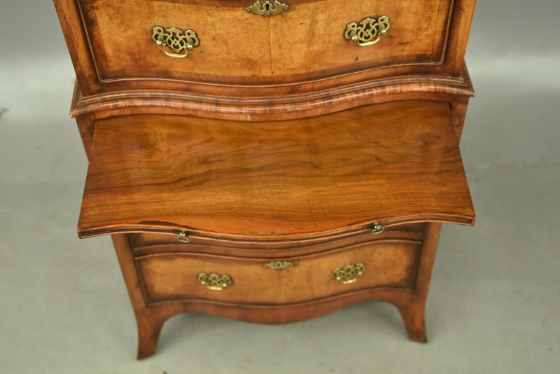 Queen Anne Serpentine Walnut Chest On Chest Tall Boy