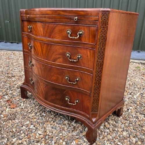 A Fine Quality Chippendale Style Serpentine Flame Mahogany Chest Of Drawers
