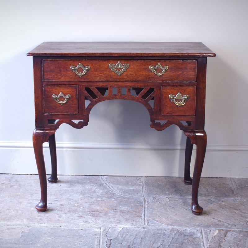 Mid 18th Century Oak Lowboy / Side Table