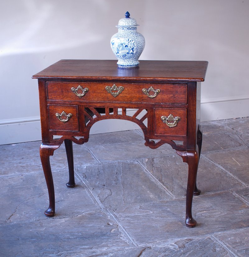 Mid 18th Century Oak Lowboy / Side Table