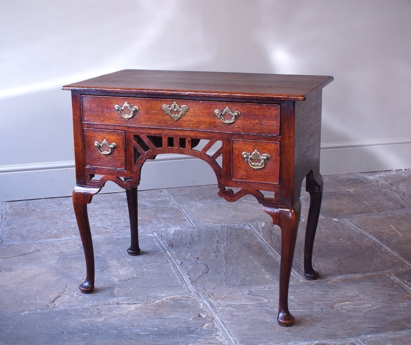 Mid 18th Century Oak Lowboy / Side Table