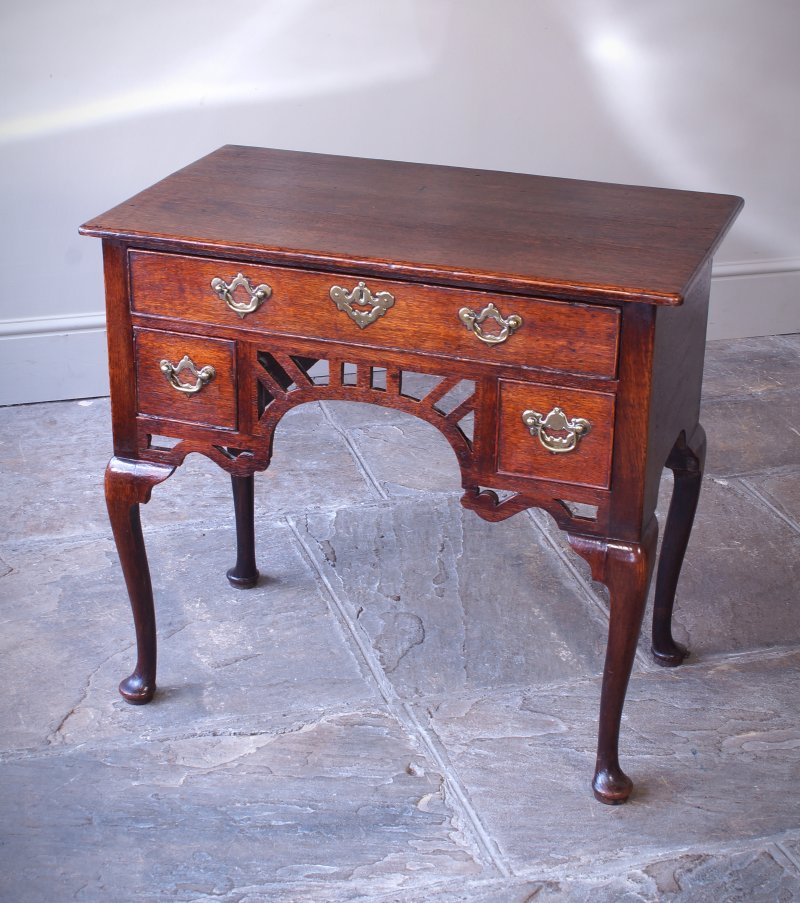 Mid 18th Century Oak Lowboy / Side Table