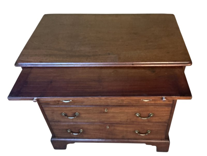 Georgian Mahogany Bachelors Chest