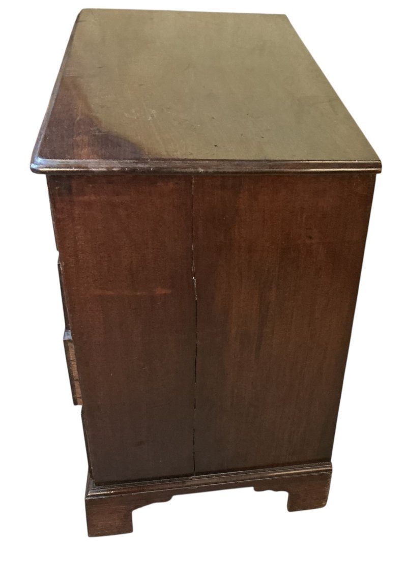 Georgian Mahogany Bachelors Chest