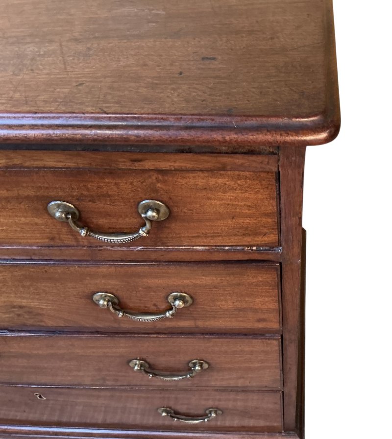 Georgian Mahogany Bachelors Chest