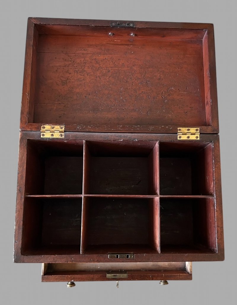 An Attractive Georgian Mahogany Wine/Cellarette Cooler
