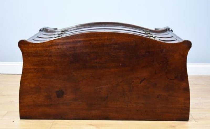 18th Century Mahogany Serpentine Chest Of Drawers