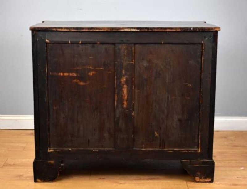18th Century Mahogany Serpentine Chest Of Drawers