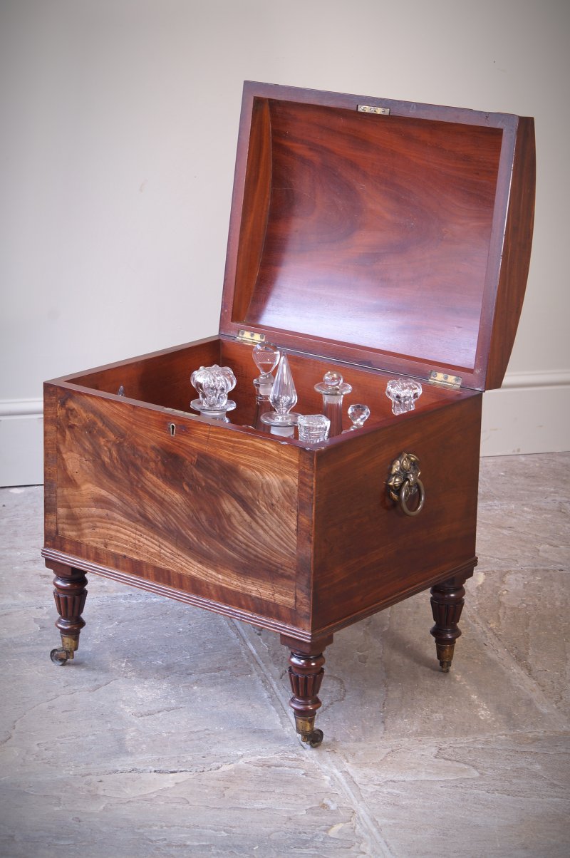 Early 19th Century Regency Mahogany Wine Cooler Cellarette.