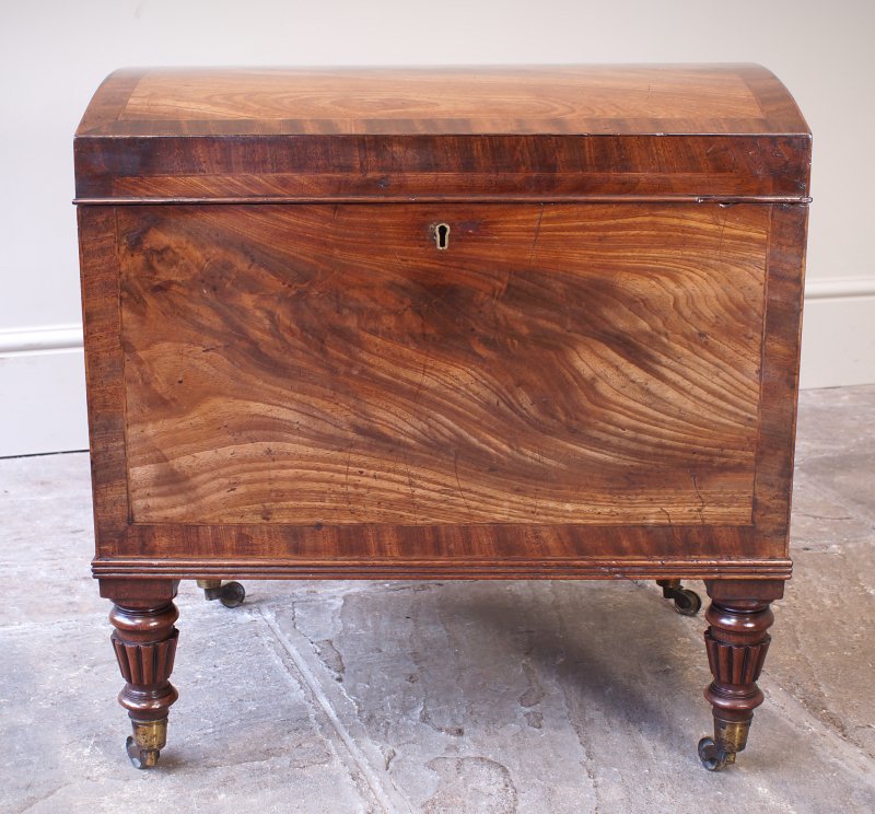 Early 19th Century Regency Mahogany Wine Cooler Cellarette.