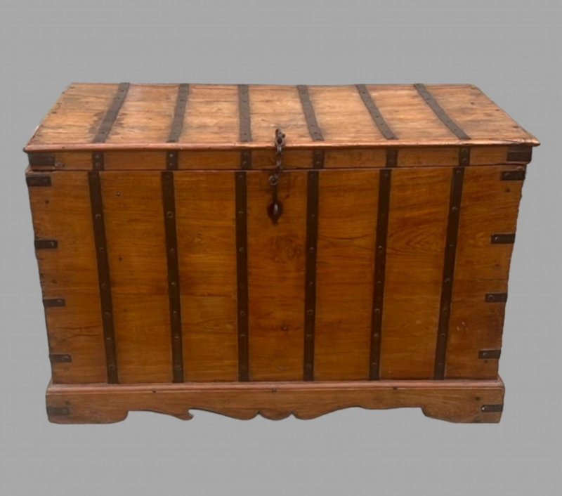 A Good Sized Antique Oak Silver/Campaign Chest
