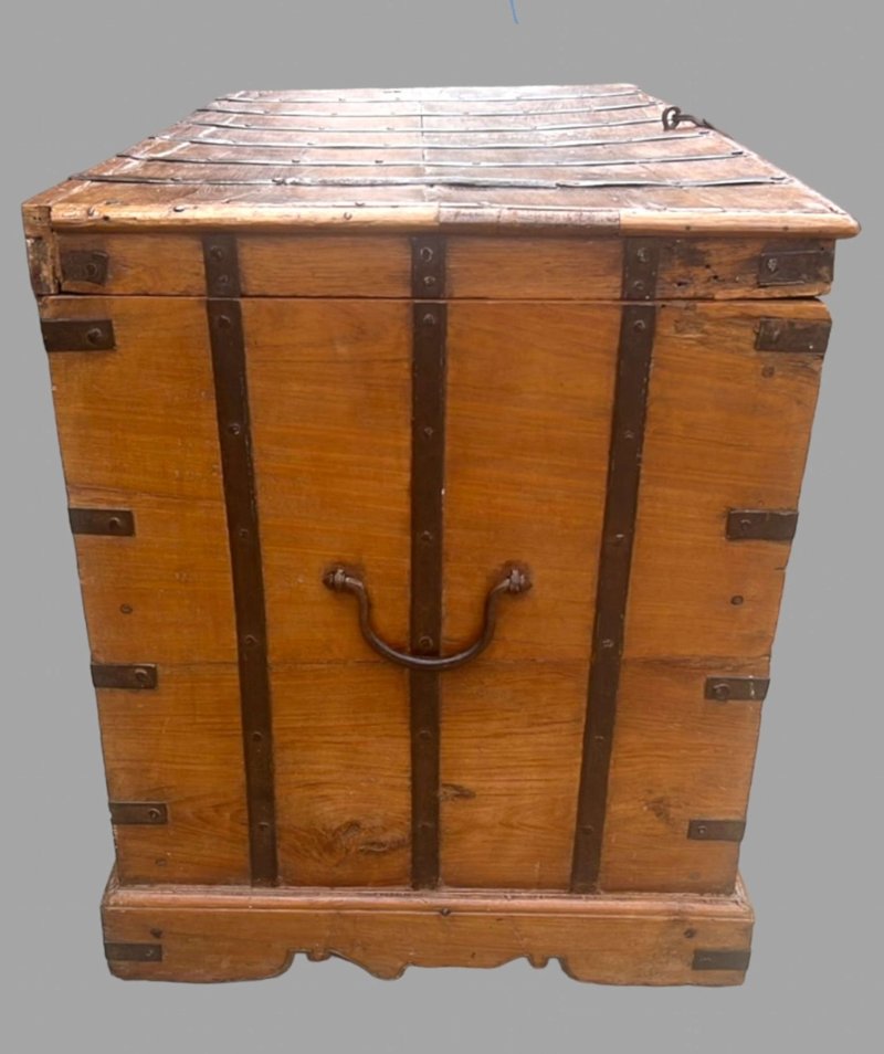 A Good Sized Antique Oak Silver/Campaign Chest