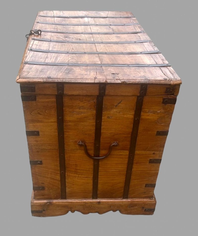 A Good Sized Antique Oak Silver/Campaign Chest
