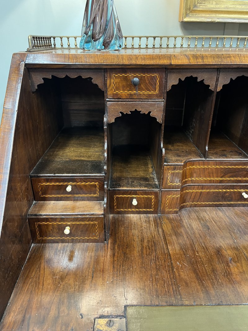 Georgian walnut bureau