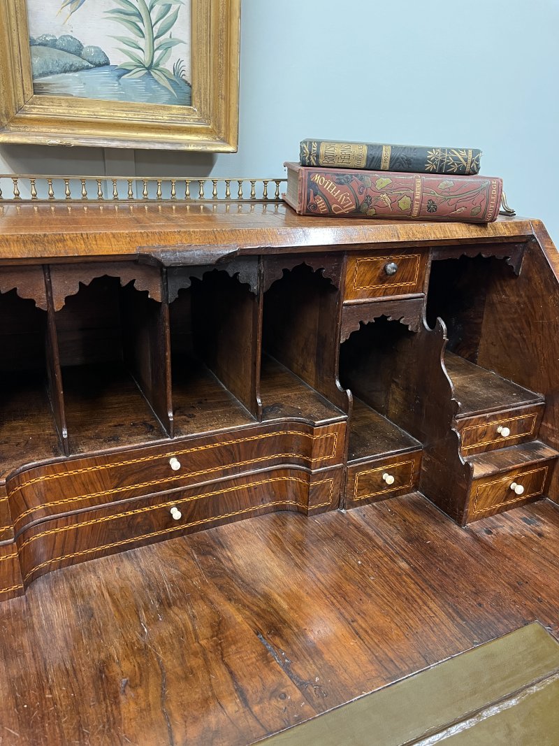 Georgian walnut bureau